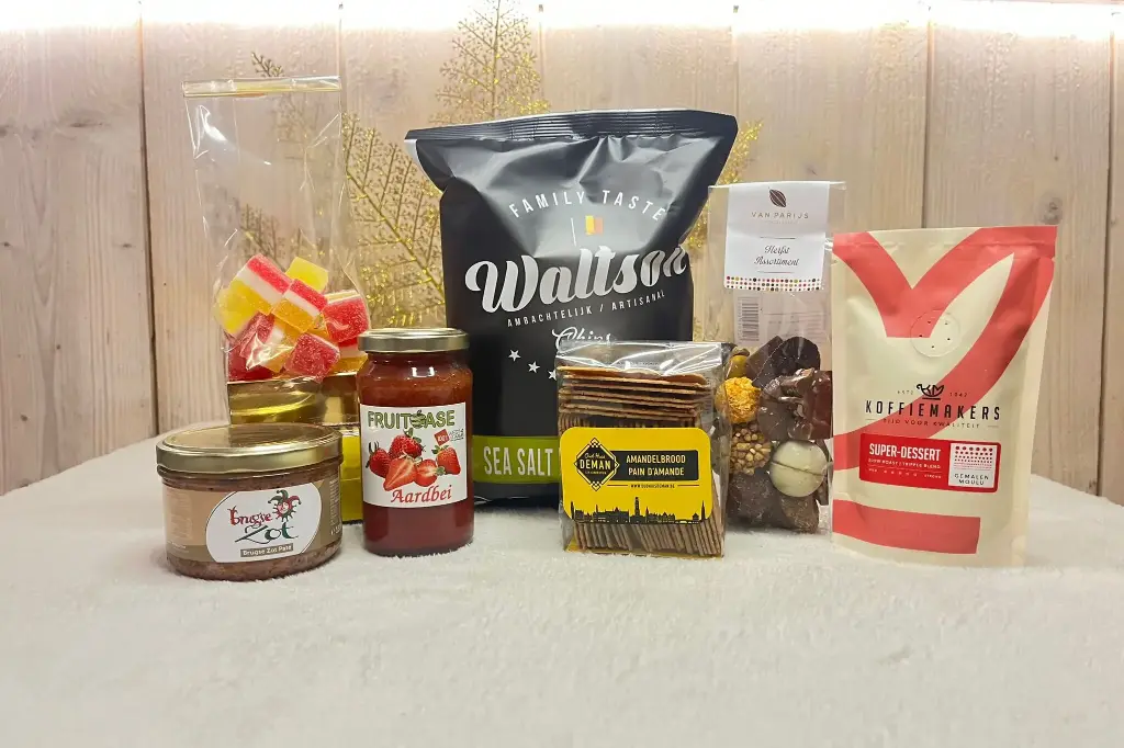 [9000] Box 'Mo Goe Nji'